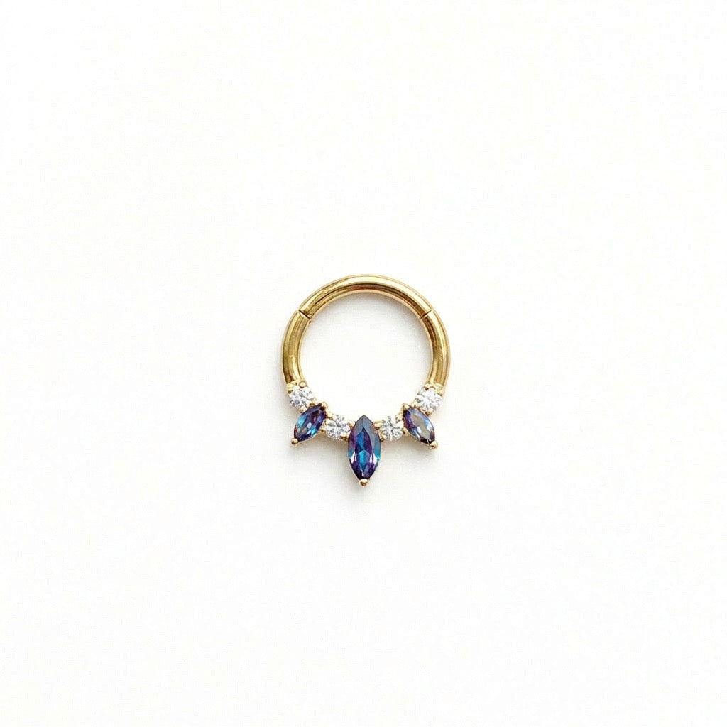 Anneau doré avec strass
