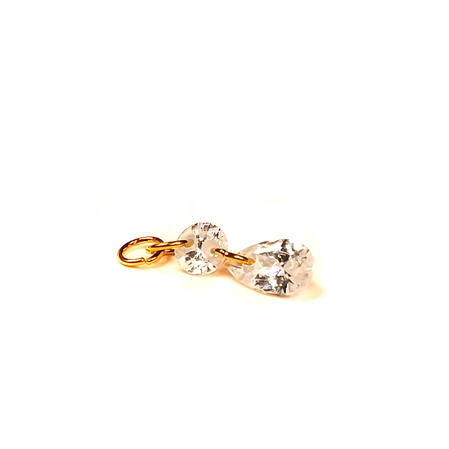 Charm strass blanche ronde et amande avec chaîne dorée